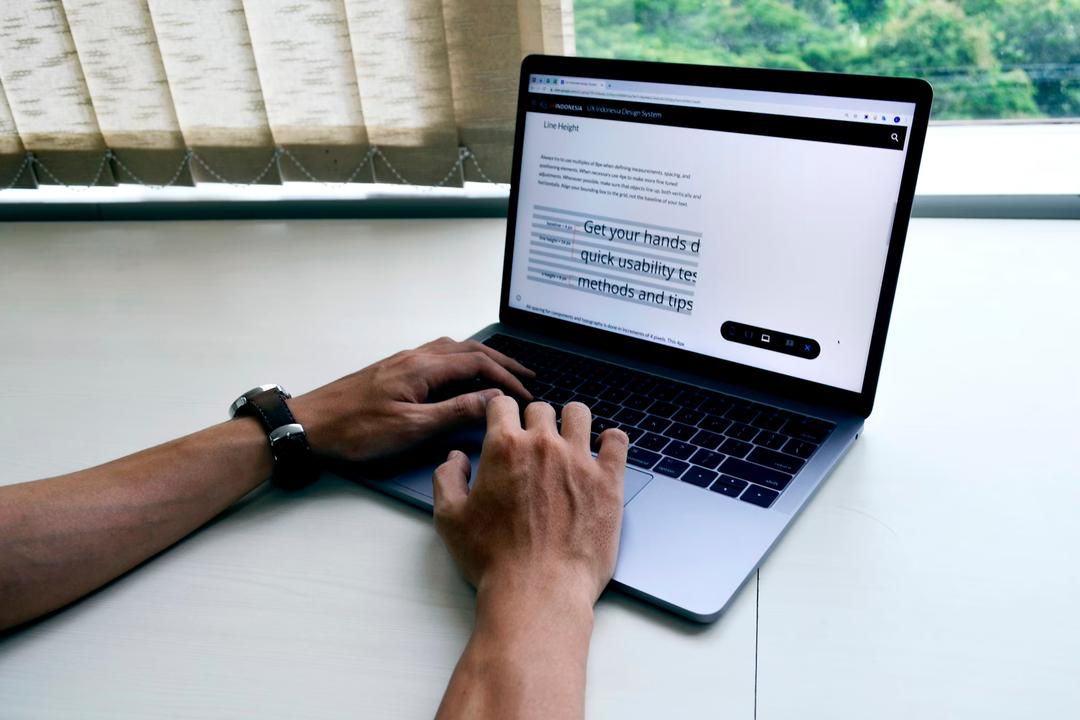 Laptop with a case study for line height